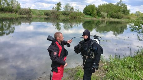 Водолазы ищут стекло и металл на дне водоемов Пензенской области