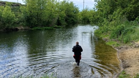 Водолазы ищут стекло и металл на дне водоемов Пензенской области