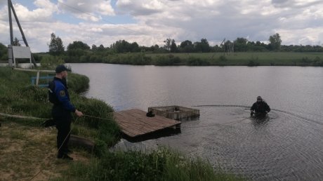 Водолазы ищут стекло и металл на дне водоемов Пензенской области