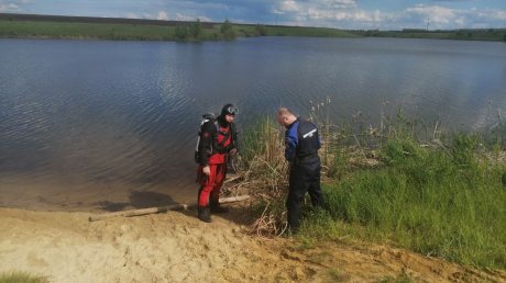 Водолазы ищут стекло и металл на дне водоемов Пензенской области