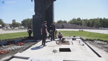 В Пензе у Монумента воинской и трудовой Славы нашли реликвию