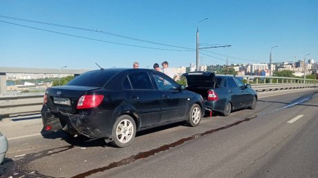 В Терновке водители встали в пробке из-за ДТП на ул. Баумана
