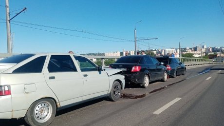 В Терновке водители встали в пробке из-за ДТП на ул. Баумана