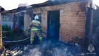 В Саловке горящий дом тушили 17 пожарных
