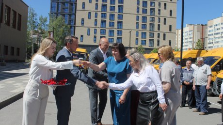 Пенза и 16 районов области получили новые школьные автобусы