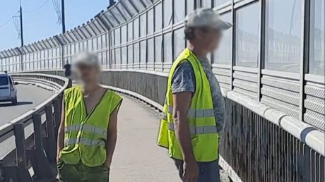 Пензенцу на автомобиль сбросили мусор с моста им. Капашина