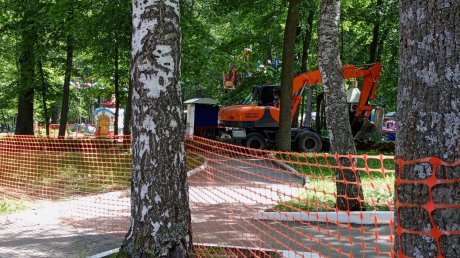 В парке Белинского из-за ремонта перекрыли дорожки и аллеи