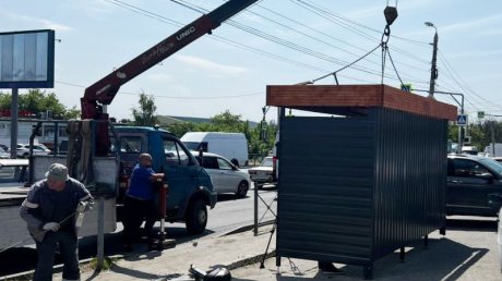 На улице Аустрина появился новый остановочный павильон