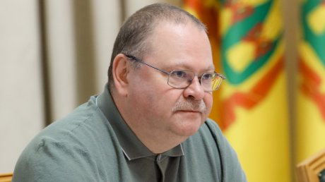 Губернатор дал 1,5 месяца на ремонт проезжей части ул. Новоселов
