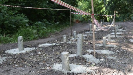 В Пензе монтируют лестницу между Тропой здоровья и ул. Пацаева