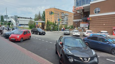 Названо число официальных машино-мест на ул. Кураева в Пензе