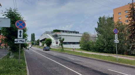 Названо число официальных машино-мест на ул. Кураева в Пензе