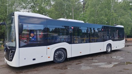 Зареченцев начал возить 12-метровый автобус