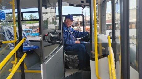 Зареченцев начал возить 12-метровый автобус