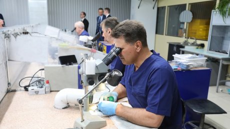 Игорь Комаров оценил производство медицинских изделий в Пензе