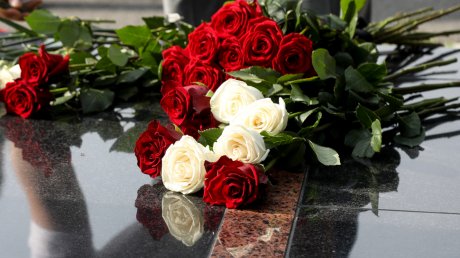 Олег Мельниченко почтил память гвардии старшины Сергея Гринина