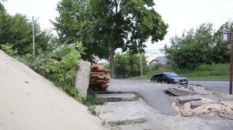 На улице Красной в Пензе начался ремонт лестницы