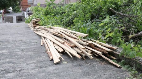 На улице Красной в Пензе начался ремонт лестницы