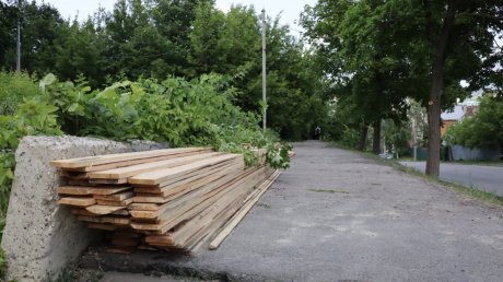 На улице Красной в Пензе начался ремонт лестницы