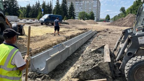 На главной площади в Кузнецке начались работы по водоотведению