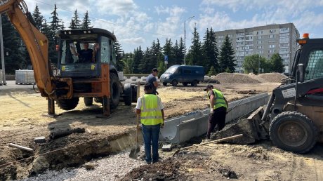 На главной площади в Кузнецке начались работы по водоотведению