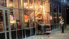 В Пензе «Волга» протаранила стену из стекла и въехала в магазин