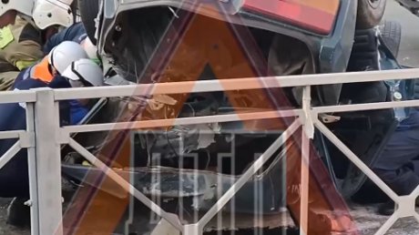 Движению на улице Калинина помешал раскуроченный ВАЗ