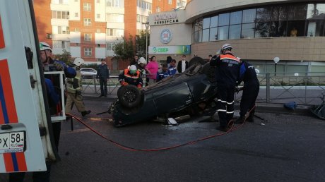 Опубликованы новые кадры с места серьезного ДТП на ул. Калинина