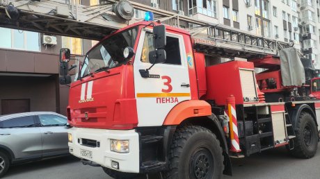 В Пензе 5 пожарных машин съехались к дому на улице Мира