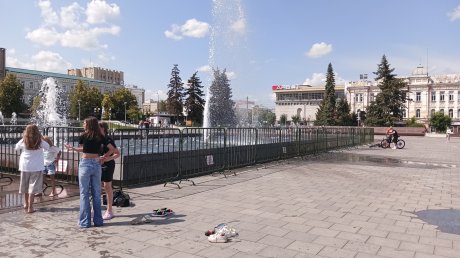 В Пензе выставили ограждение вокруг главного фонтана