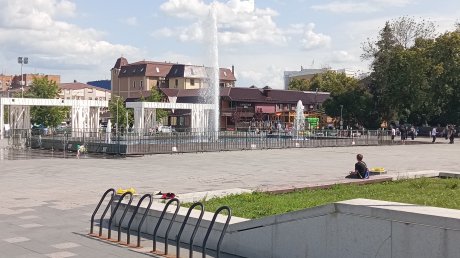 В Пензе выставили ограждение вокруг главного фонтана