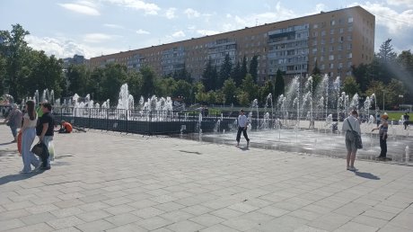 В Пензе выставили ограждение вокруг главного фонтана