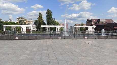 В Пензе выставили ограждение вокруг главного фонтана