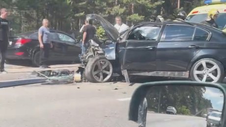 В Сети появились кадры жесткого ДТП в районе Ахунского переезда