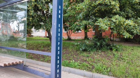 На остановке «НИИ «Контрольприбор» повредили павильон