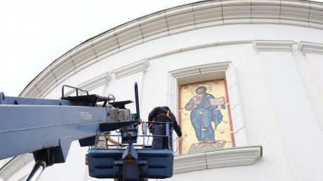 На Спасском соборе появилась новая мозаичная икона