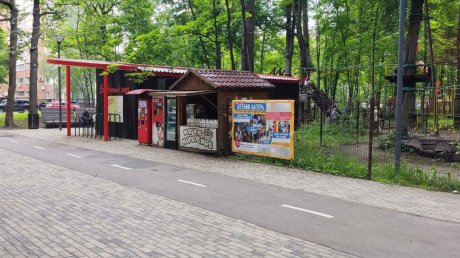 С Олимпийской аллеи убрали разозливший людей баннер с пятками