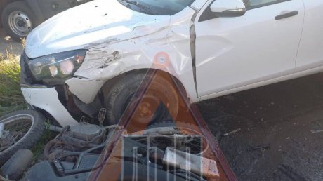 В Сердобском районе молодой мотоциклист столкнулся с «Вестой»