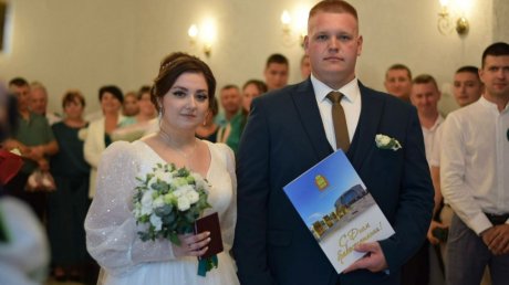 В Пензенской области 61 пара поженилась в праздничный день