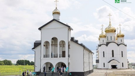 Губернатор Олег Мельниченко посетил строящиеся школы в Арбекове
