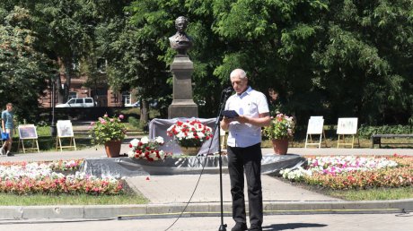 Памятник Лермонтову в Пензе не успели отремонтировать к празднику