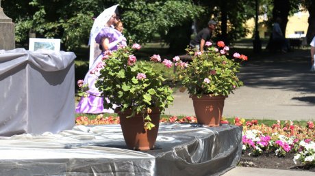 Памятник Лермонтову в Пензе не успели отремонтировать к празднику