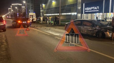 На скорости вошла в поворот: в Арбекове столкнулись 2 иномарки