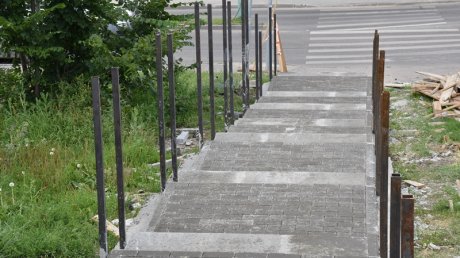Ремонт лестницы на ул. Красной вышел на финишный этап