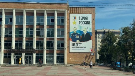 У Дома молодежи в Пензе ремонтируют крыльцо и отмостку