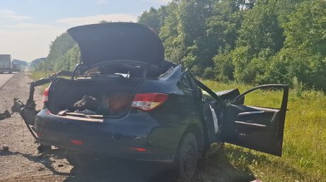 Погибли двое: опубликованы кадры с места ДТП в Нижнеломовском районе