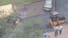 В Заречном брошенная машина не дала дорожникам уложить асфальт