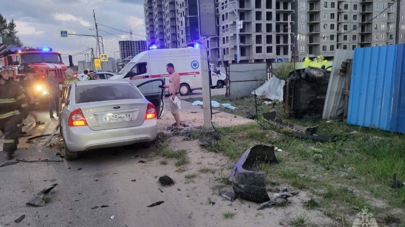 В ДТП в Засечном 1 человек погиб, 8 пострадали
