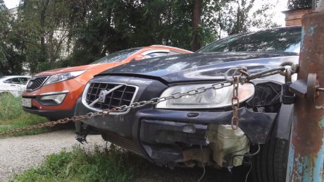У пензенца угнали и разбили Volvo, оставленный в автосервисе