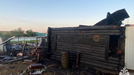 В селе Неверкино сгорели постройки на площади 100 кв. м